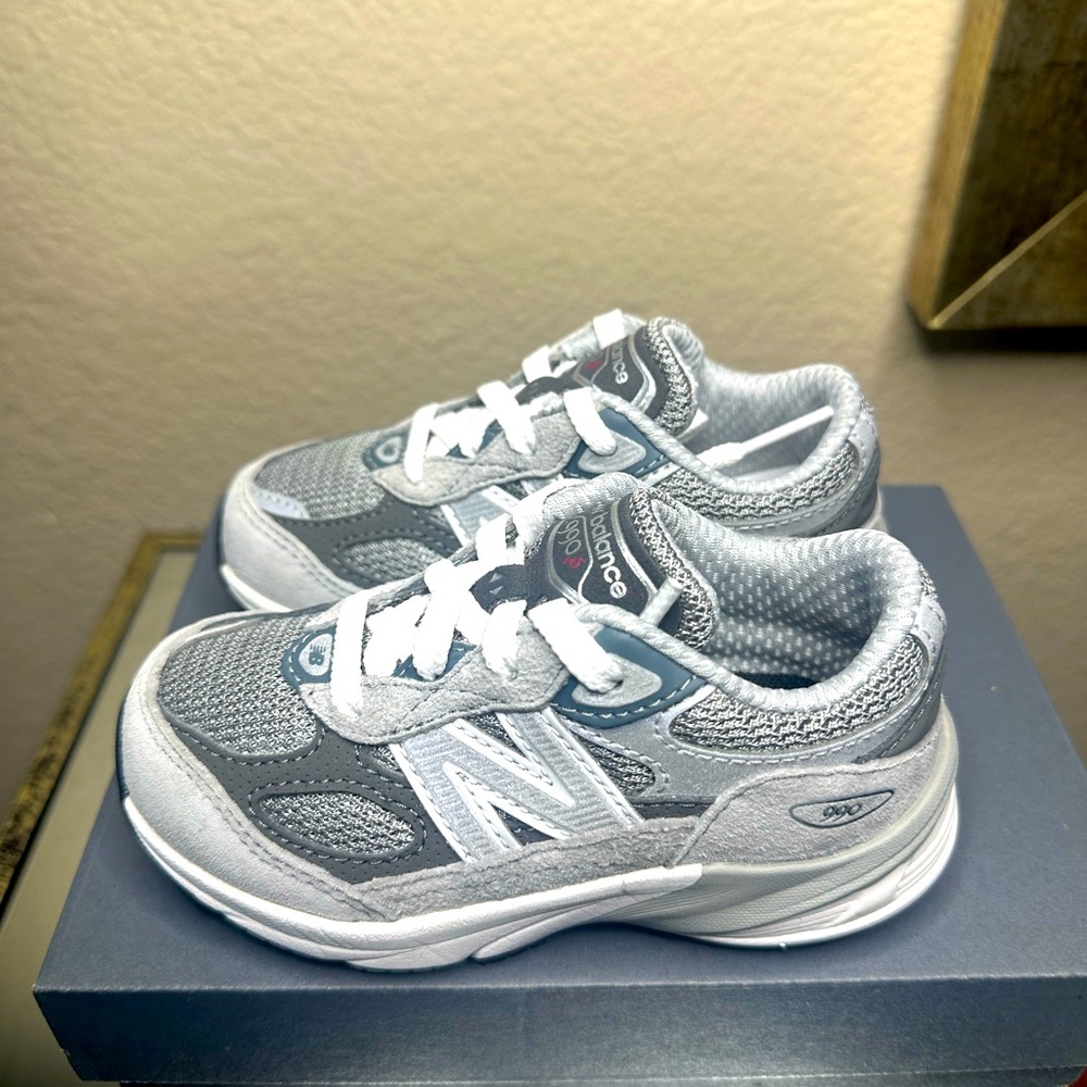 Kids New Balance Sneakers, 990v6, grey. Size 7med.